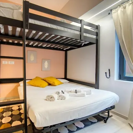 Suzzani 273 - Interno A4 *